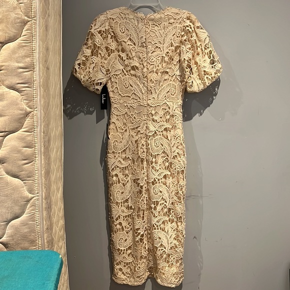 Lulus cream coloured midi lace dress. US 4. - Picture 5 of 9